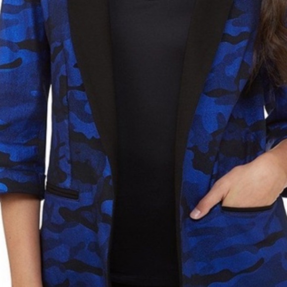 Not for sale looking to purchase in a size 11 jeans and size large in jackets - Picture 2 of 3